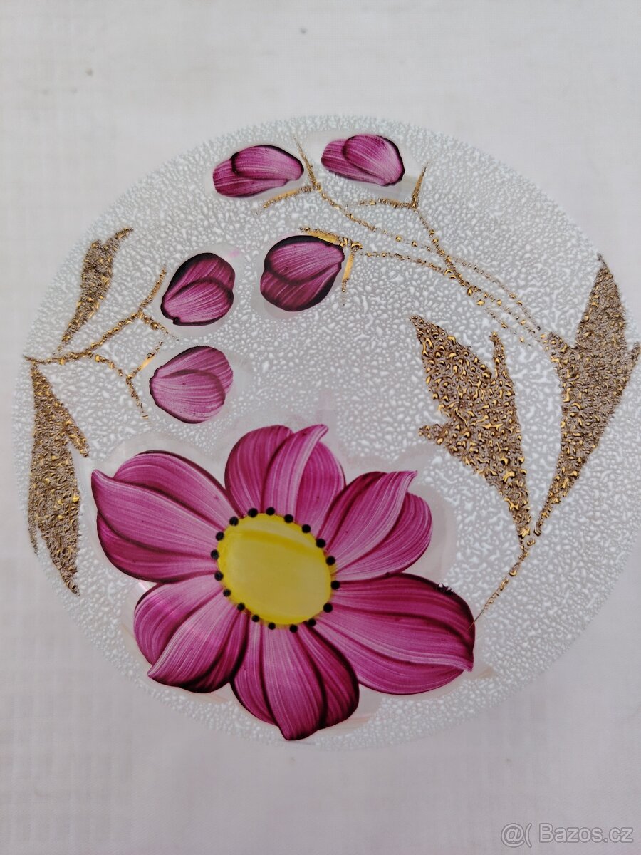 Skleněná cukřenka s růžovými květy