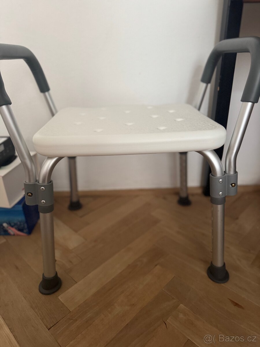 Sprchová stolička s područkami