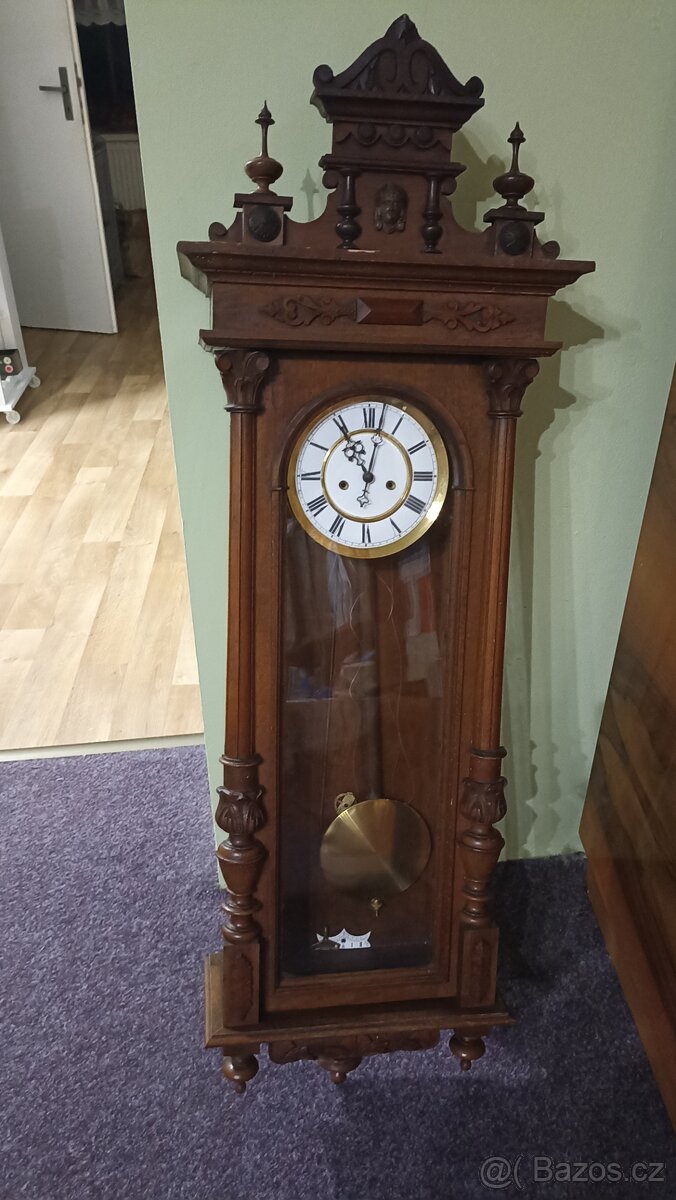 Dvou závažové hodiny pendlovky