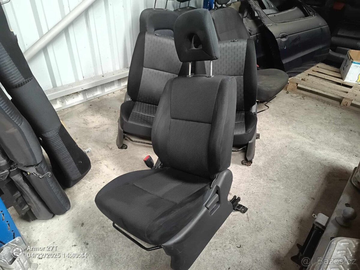 SUZUKI GRAND VITARA (98-05) -- levá přední sedačka