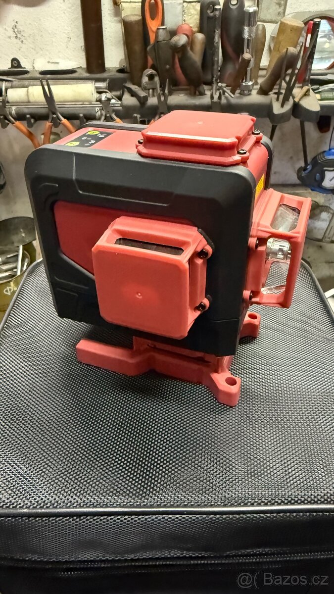 Křížový samonivelační laser Fortum 3D