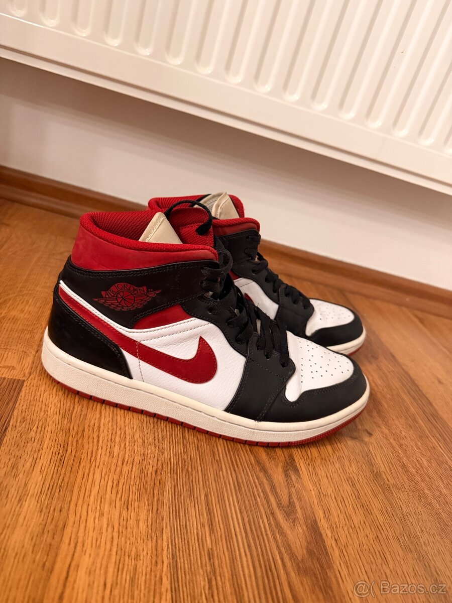 Jordan 1 mid "gym red black white"