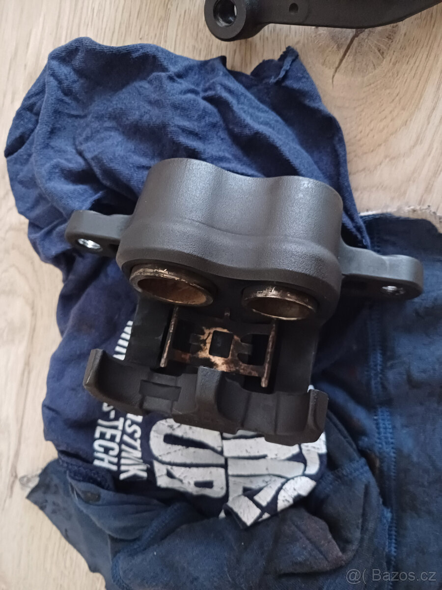 Brzdový třmen levý přední Yamaha FZ6