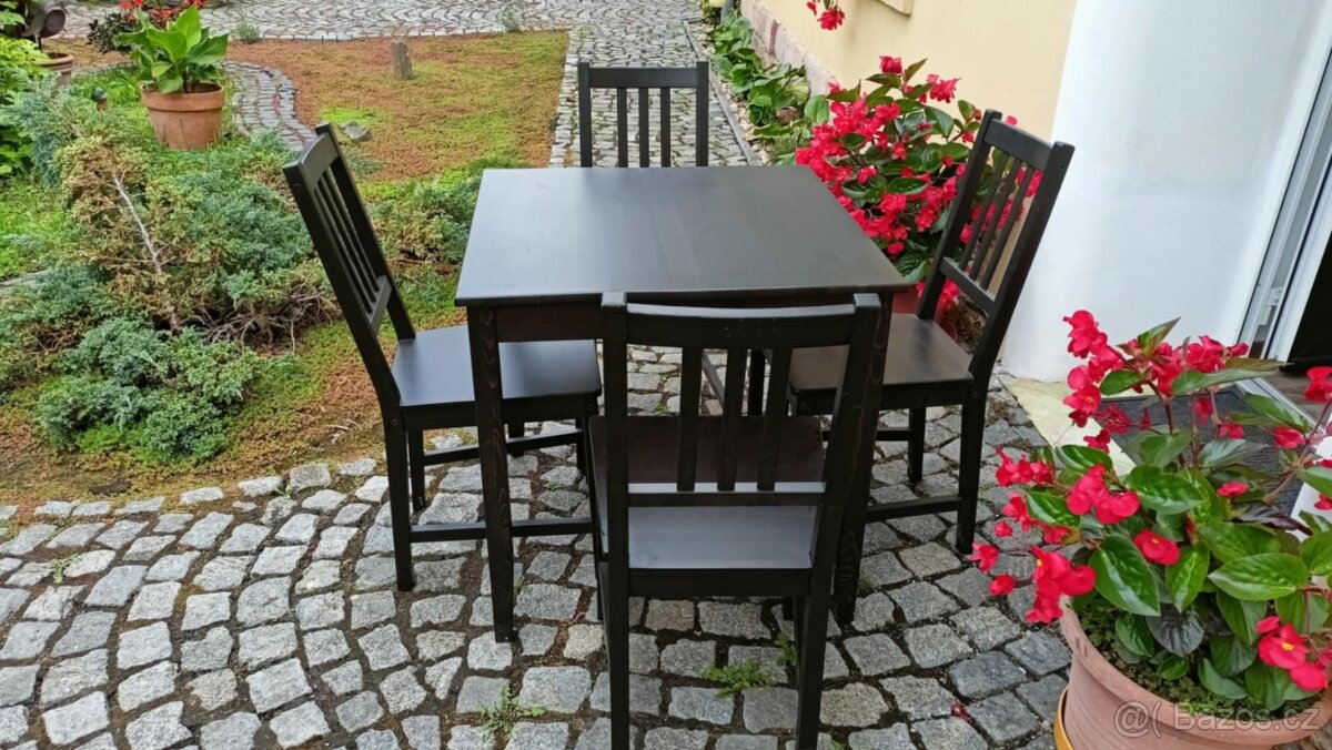 jídelní stů a židle