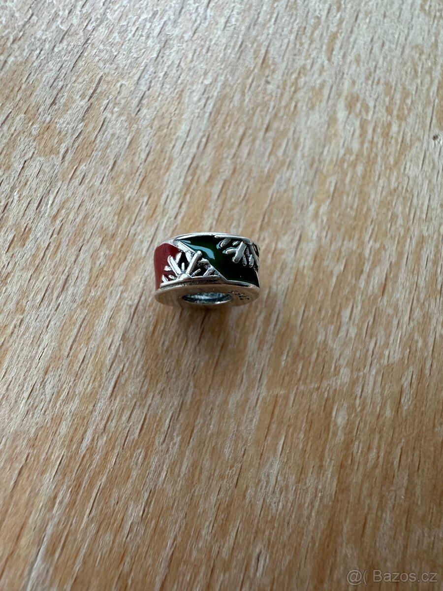 Vánoční oddělovač na Pandora náramek