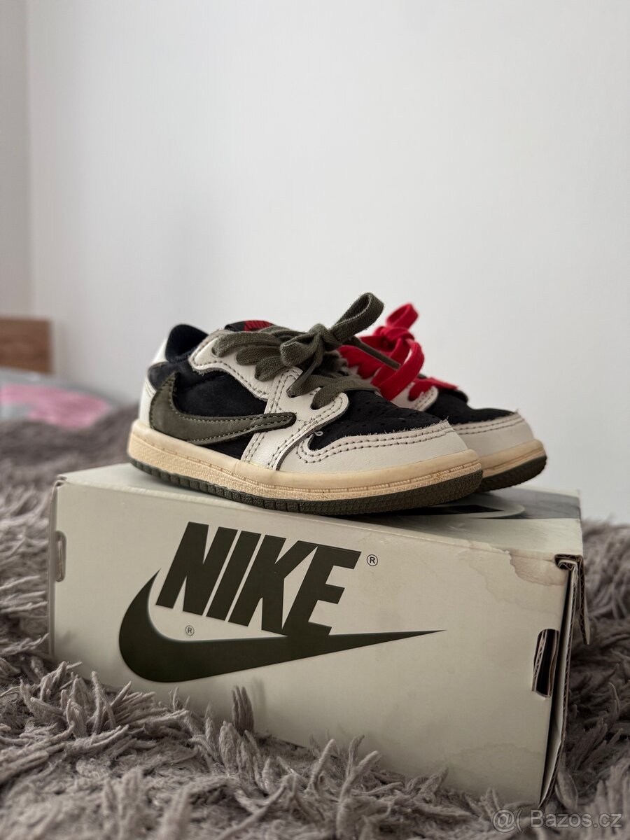 Jordan 1 low travis scott