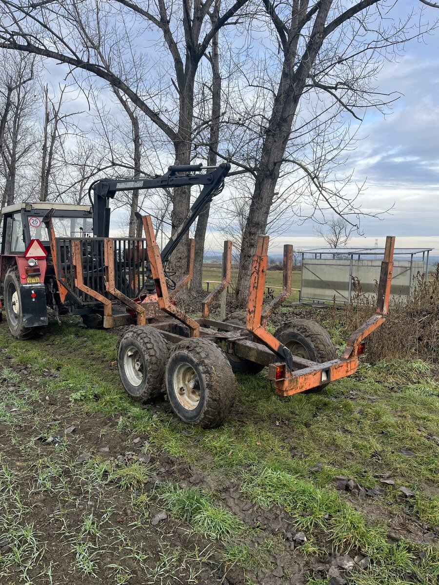 Vyvážecí vlek Nokka s hydraulickou rukou