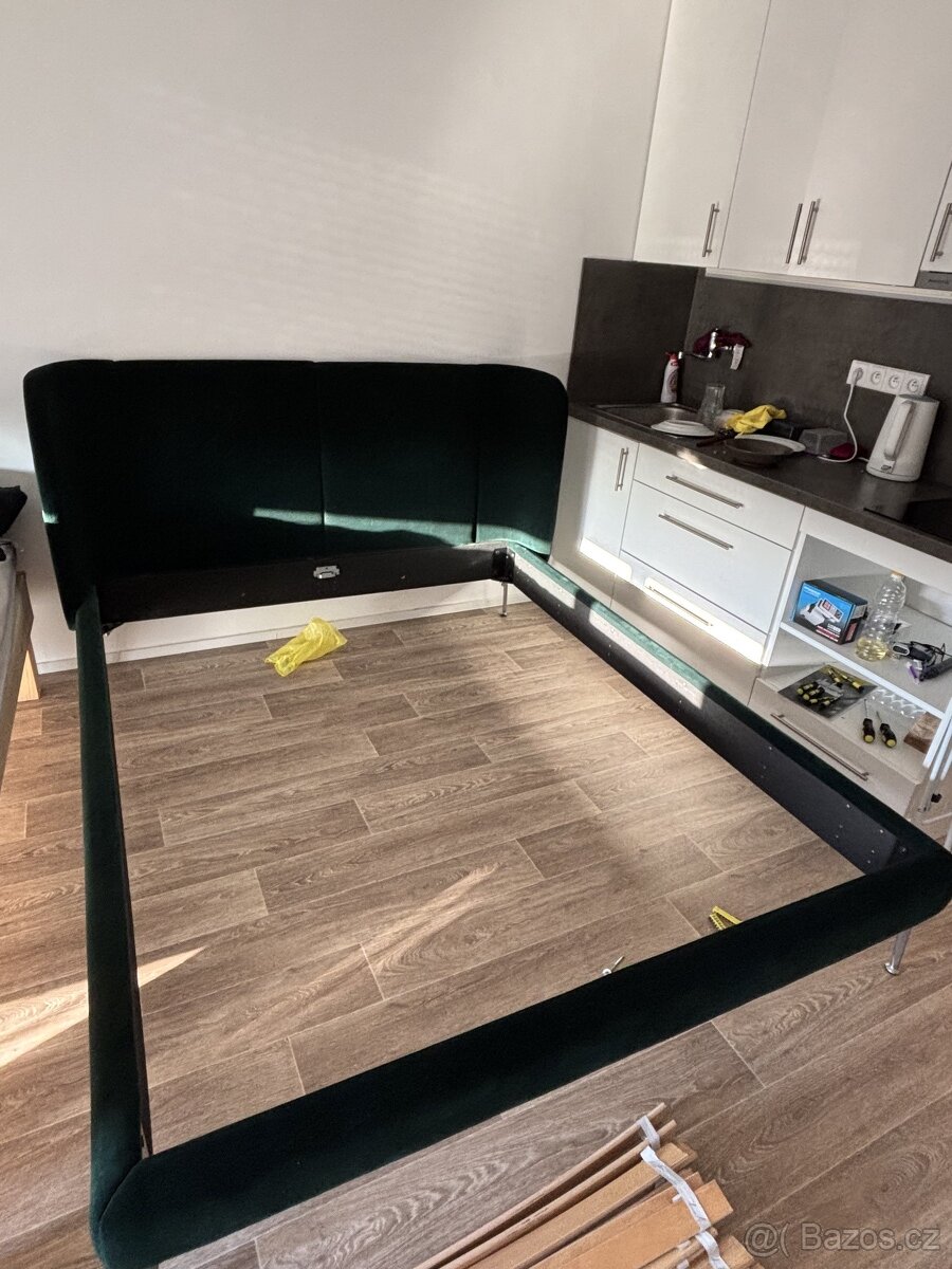 Prodám postel 160/200, v perfektním stavu
