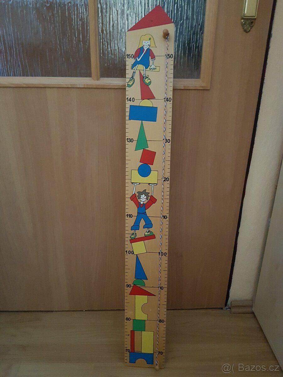 Dětský dřevěný metr na měření výšky
