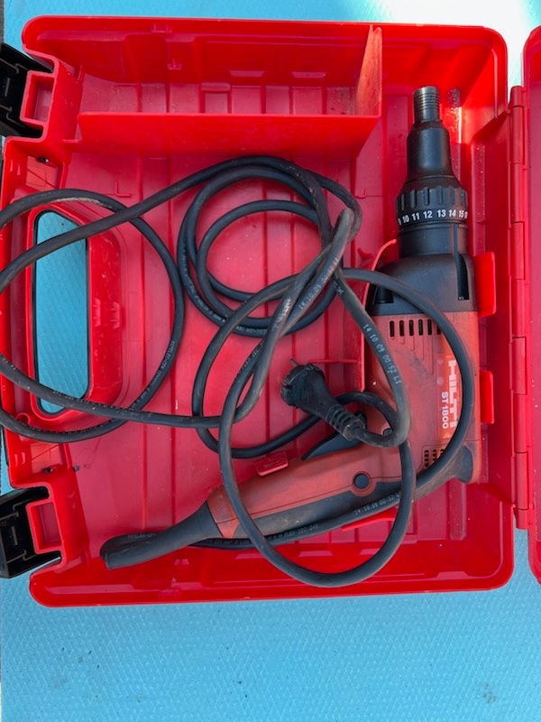 Montážní šroubovák Hilti ST 1800 na sádrokarton