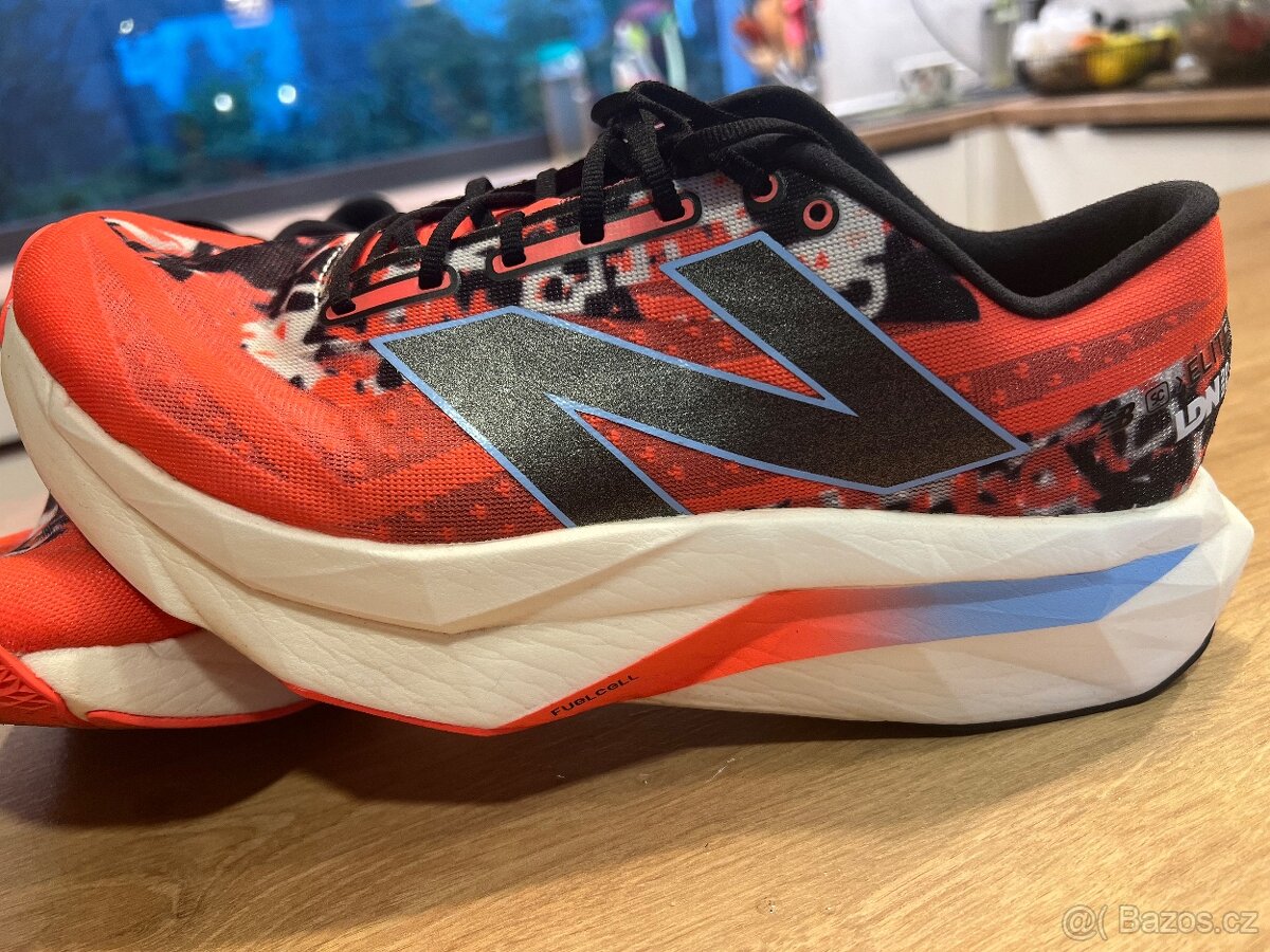 Karbonové boty New Balance Supercomp V4 Elite
