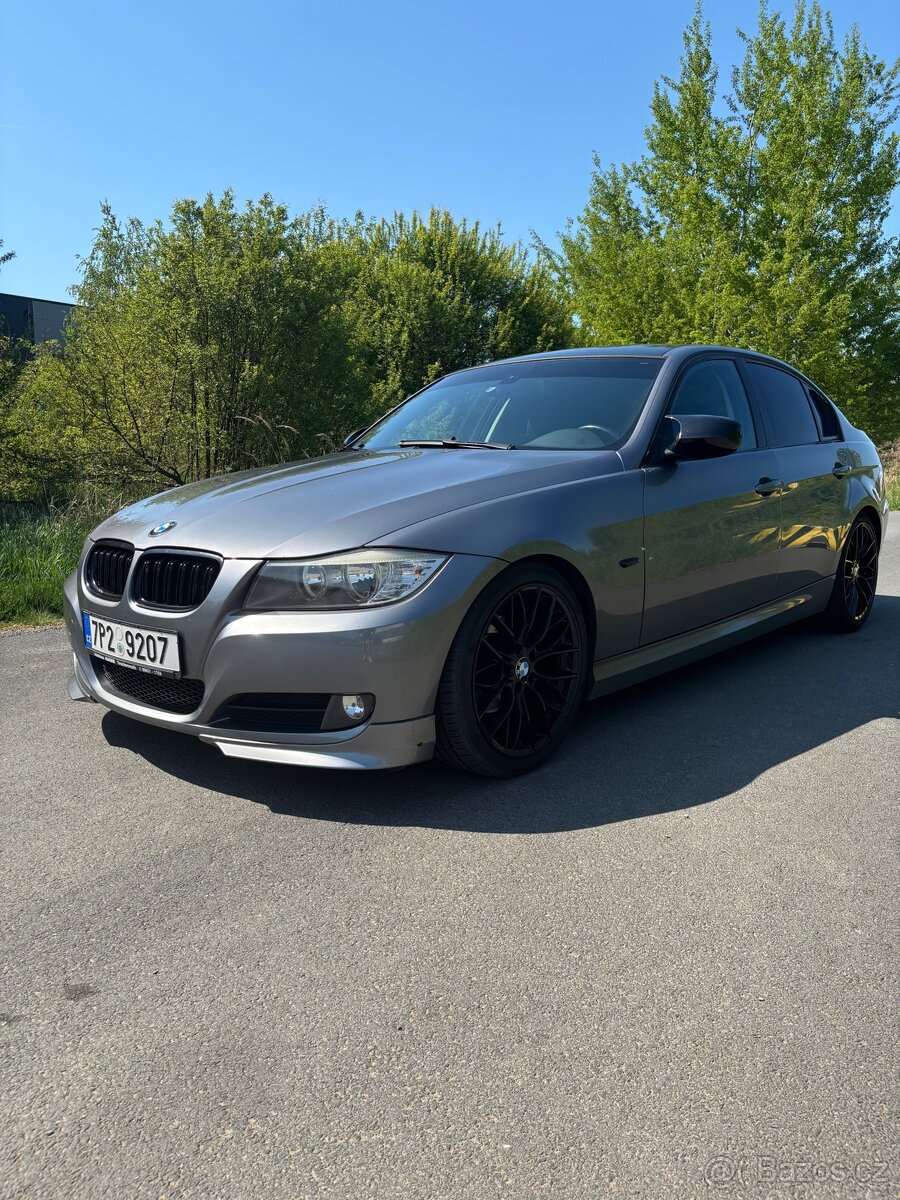 BMW e90, 320i