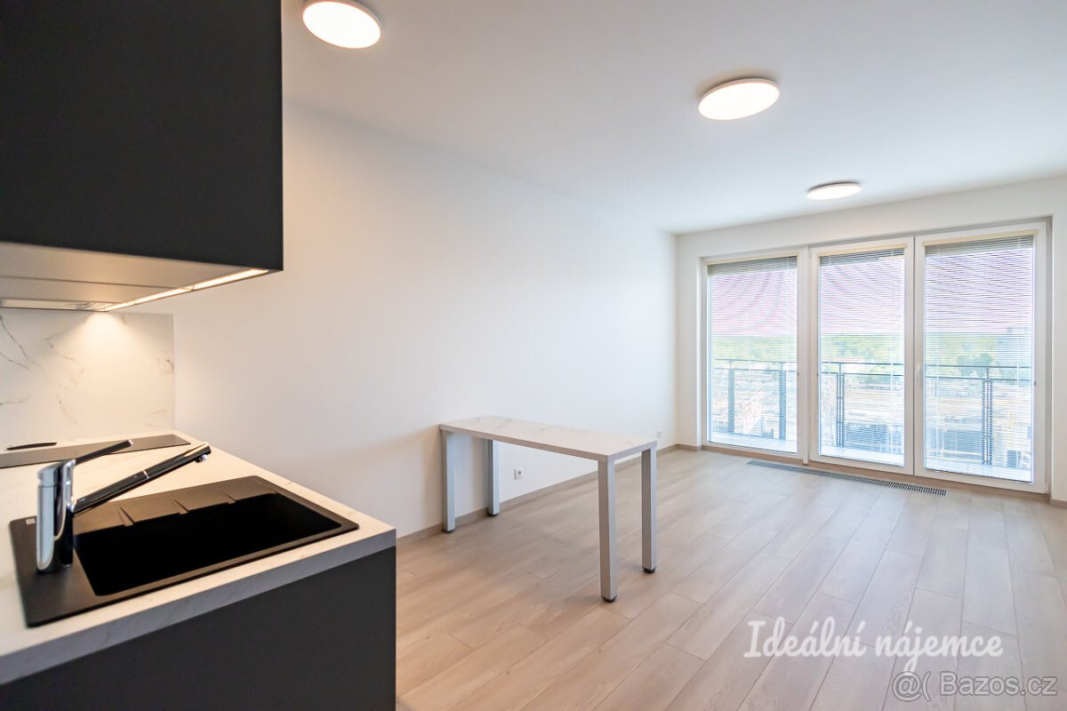 Pronájem bytu 1+kk, Výstavní, Háje, 21900 Kč/měs, 32 m2