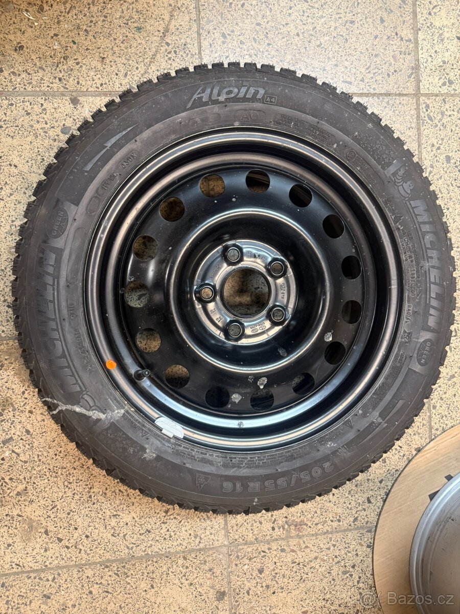 KIA Nové zimní kolo 6,5Jx16" ET51 1ks