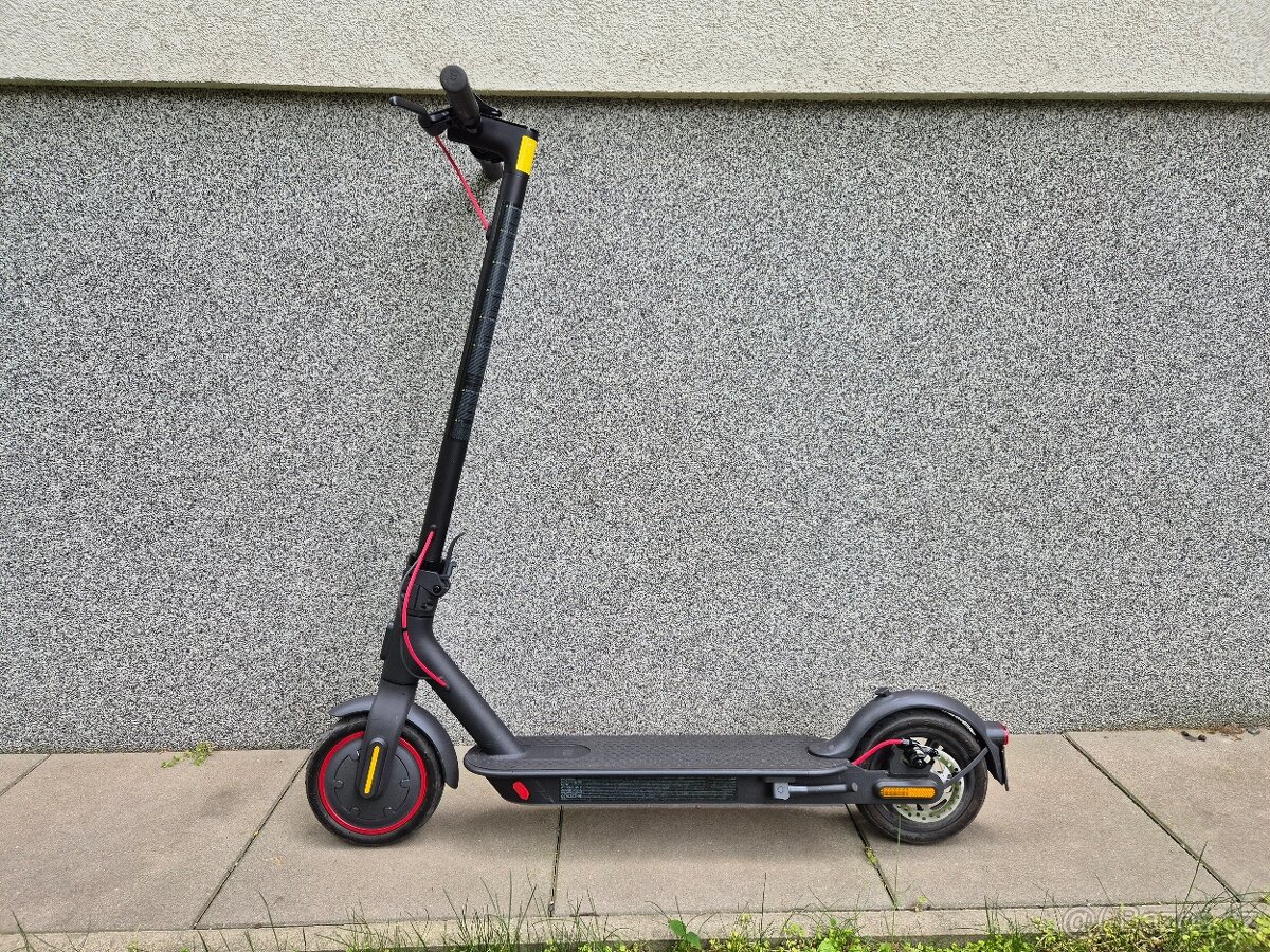 Xiaomi Mi Electric Scooter Pro 2 v dobrém stavu