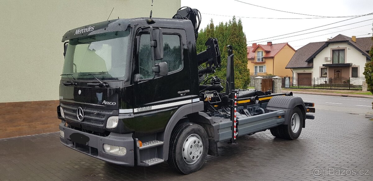 MERCEDES-BENZ ATEGO 1222 hákový nosič + hydr. ruka