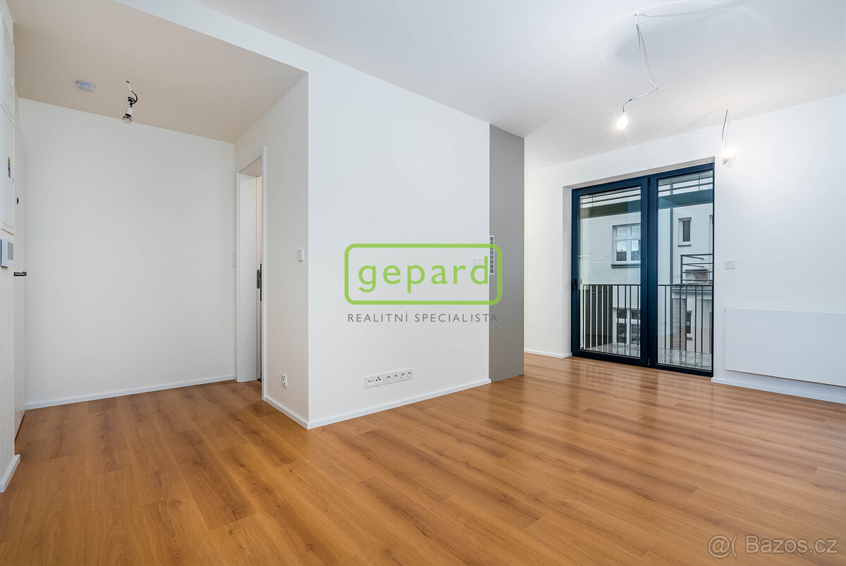 Prodej bytu 1+kk/B, 28 m2 + 4 m2, Praha 8-Kobylisy