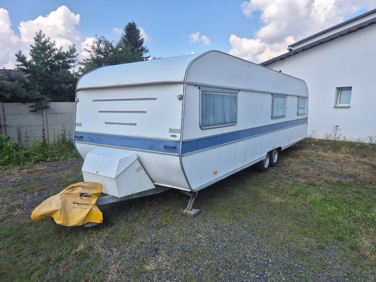 Karavan Wilk 780