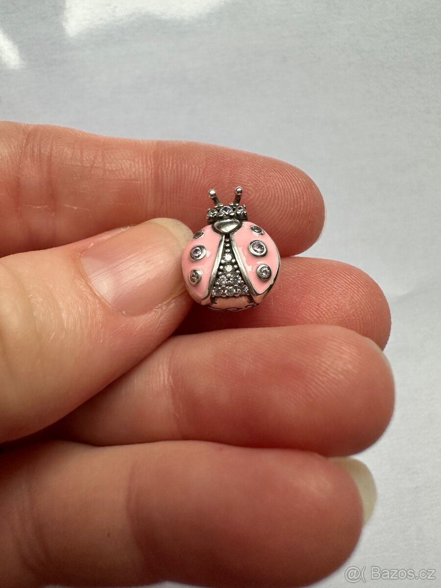 Růžová beruška přívěsek na Pandora náramek