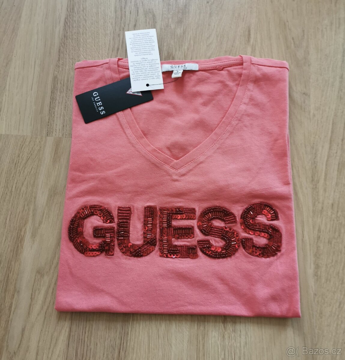 Nové dámské tričko Guess 36
