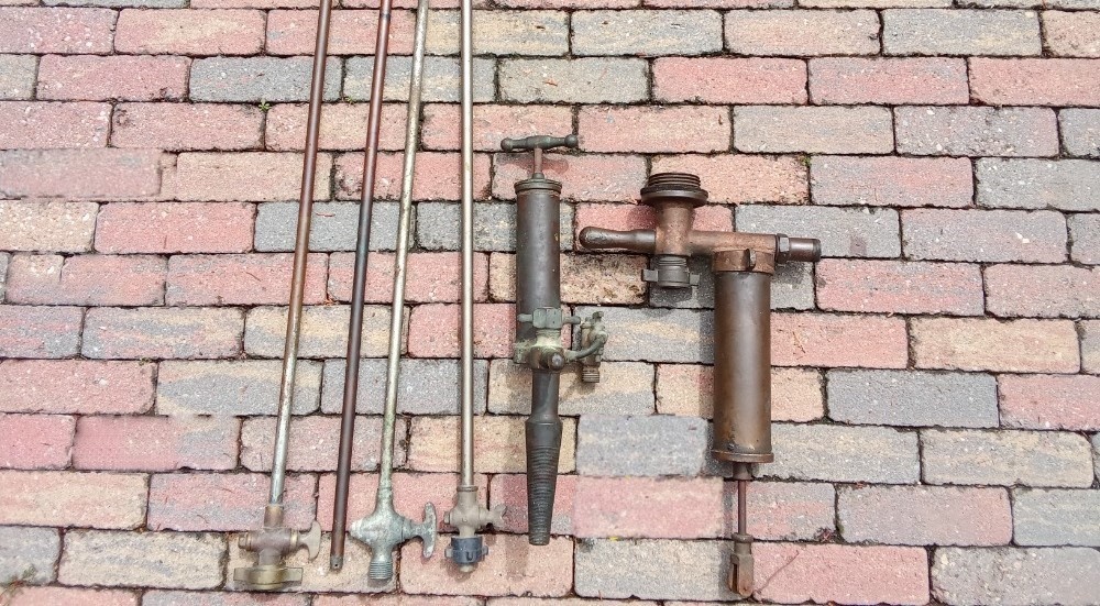 Stará mosazná pivní pípa