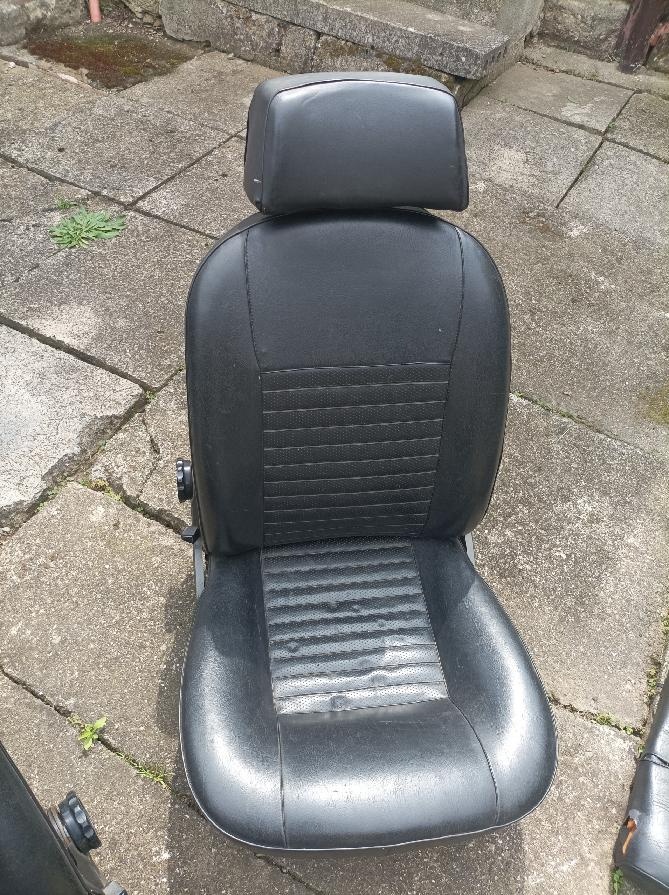 ŠKODA 110R sedadla