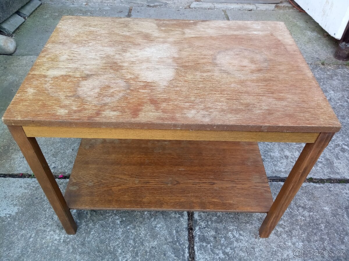 Konferenční stolek