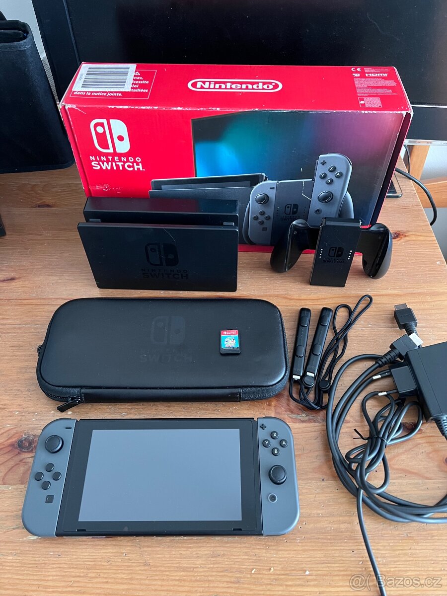Nintendo Switch komplet V2 + možno hra Yoshi