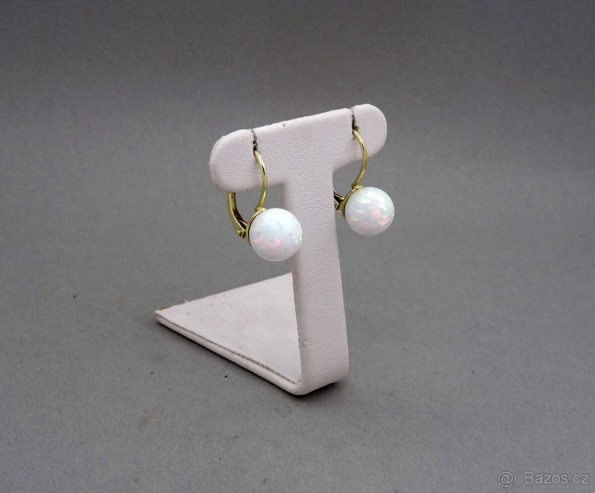 Krásné zlaté náušnice s opálem