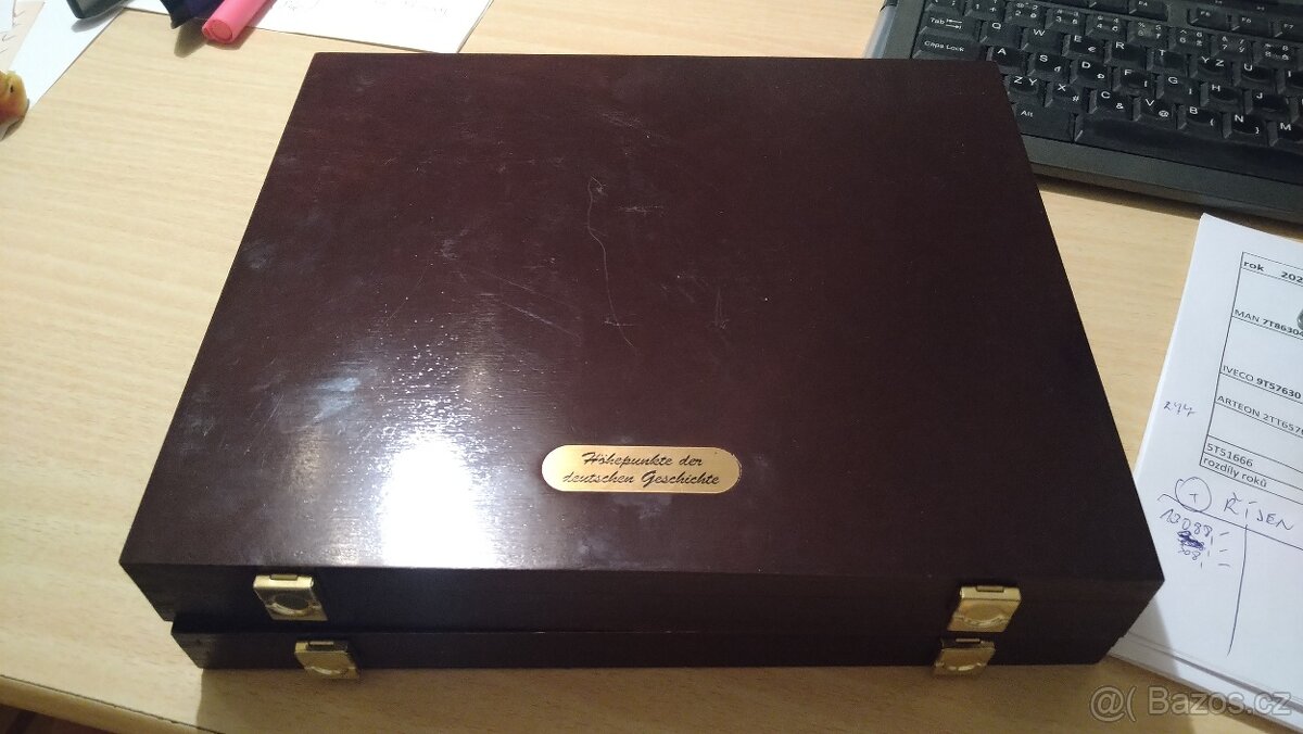 menší sbírka mincí