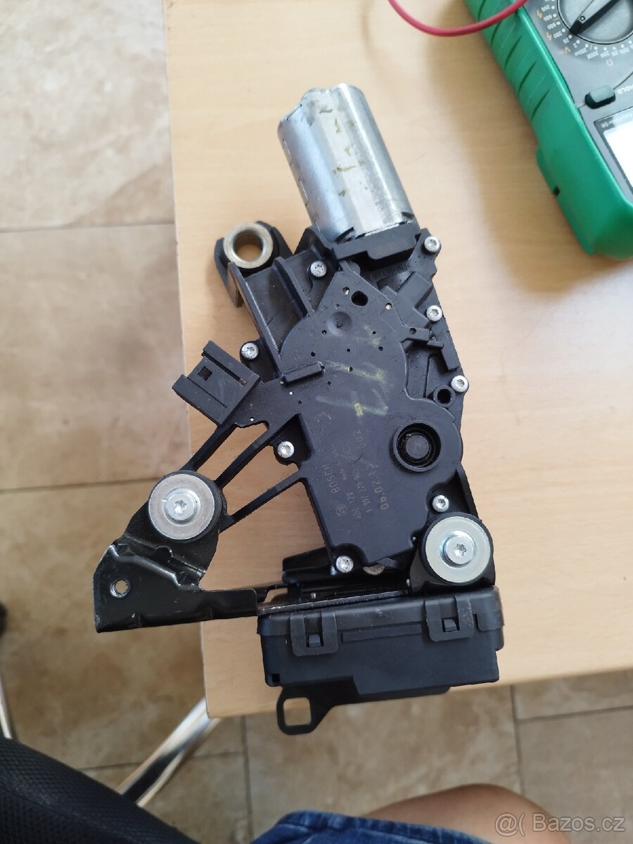 Motorek stěračů BMW