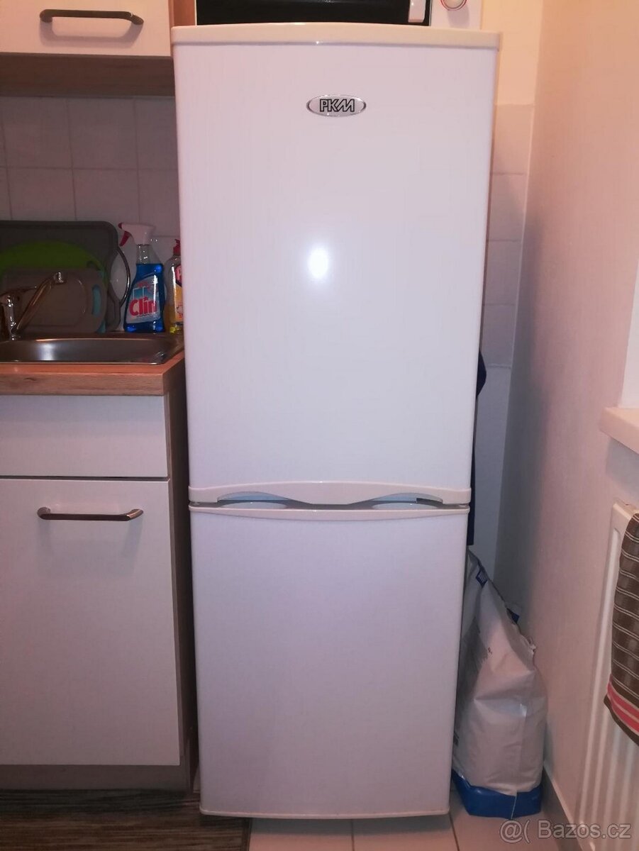 jako nová ÚZKÁ 50cm šířka moderní A++ lednice