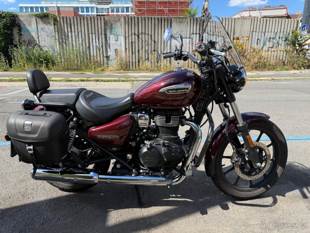 Royal Enfield Meteor 350 - Stellar Red