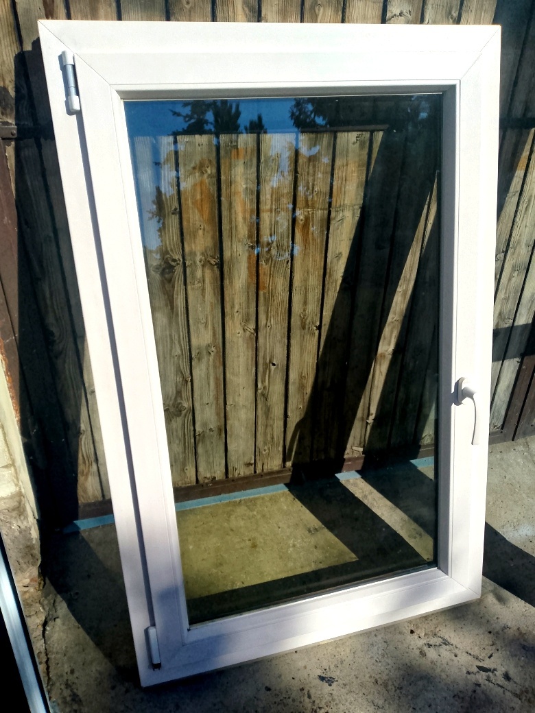 Okno 104 x 129 cm, doprava