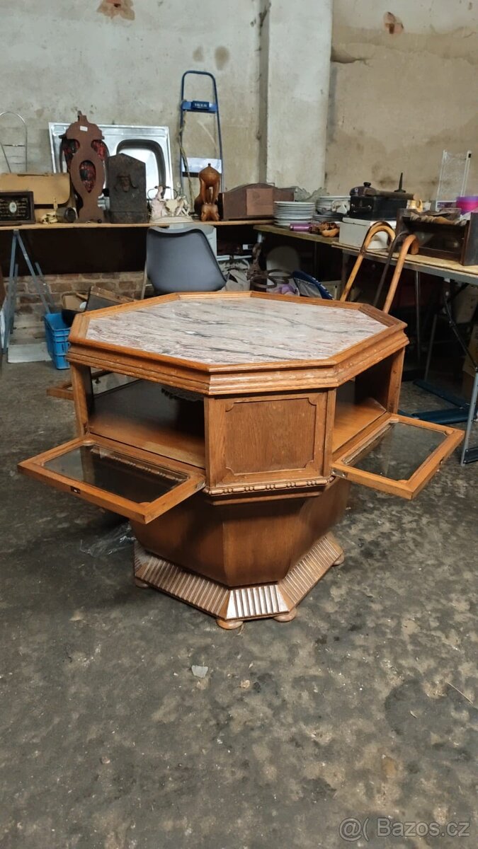 Konferenční stolek