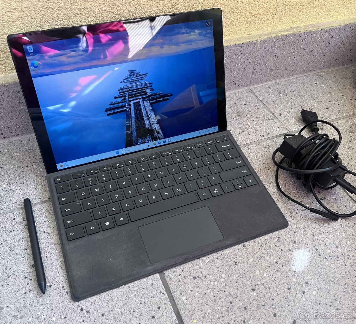 Microsoft Surface Pro 6 / i5-8350U / 8GB RAM / 256GB / 12"
