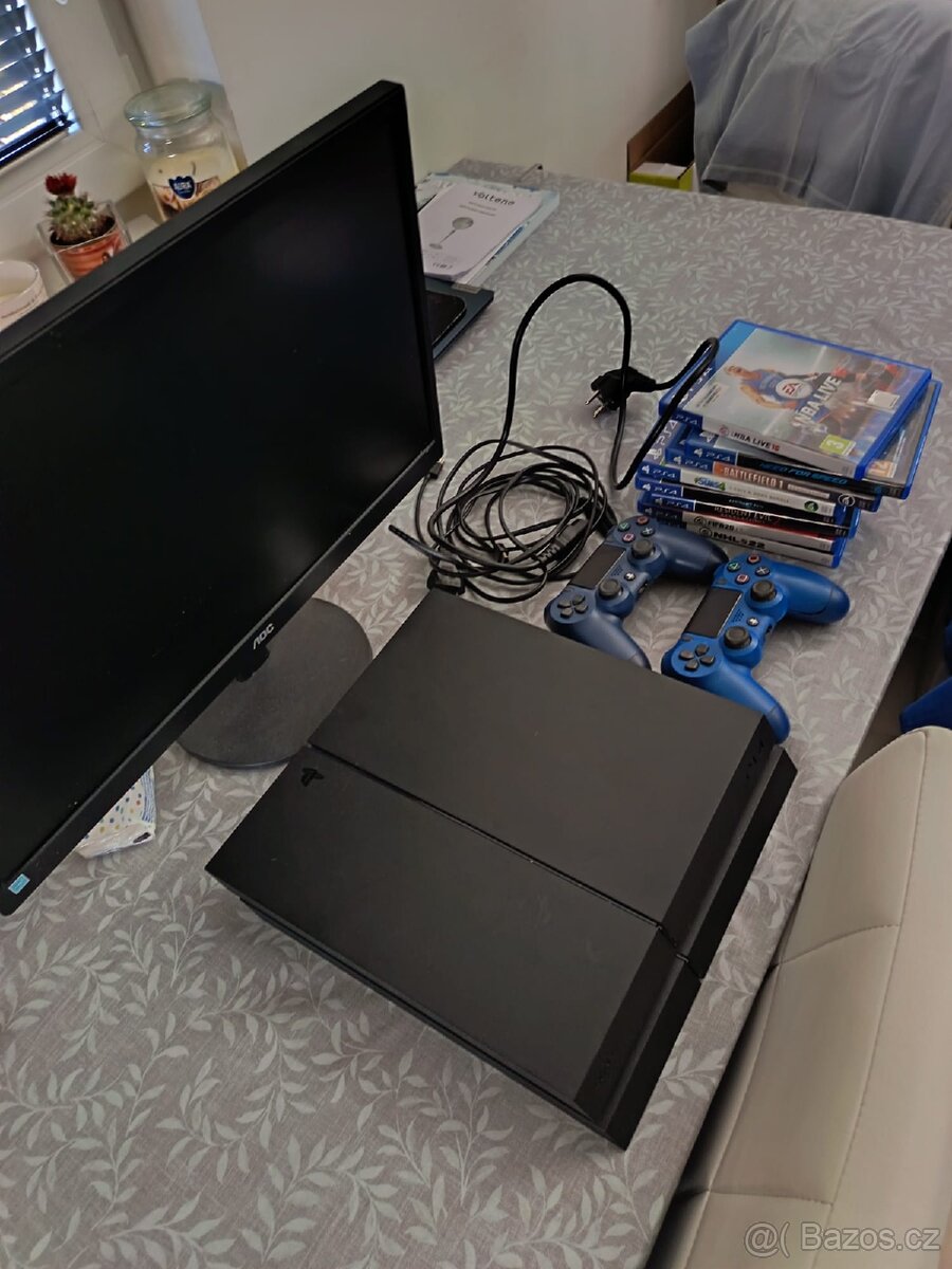 Prodám PlayStation 4 ,