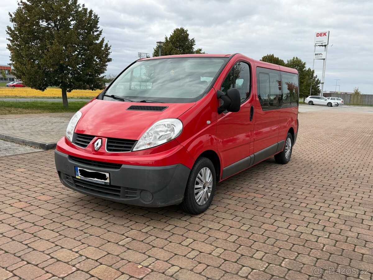 Renault Trafic long 6míst