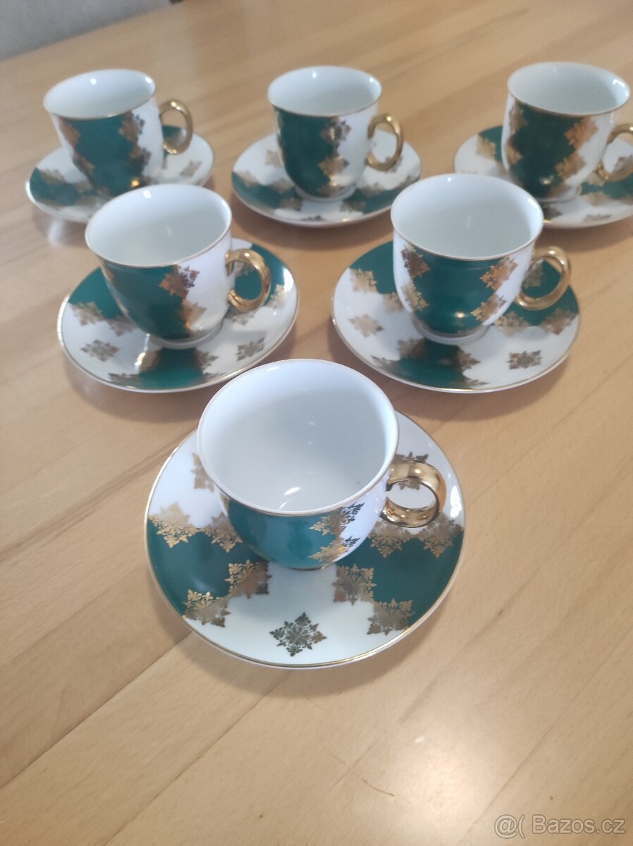 Porcelánové kávové šálky s podšálky