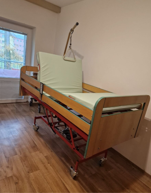 Polohovatelná postel - vč. dovozu