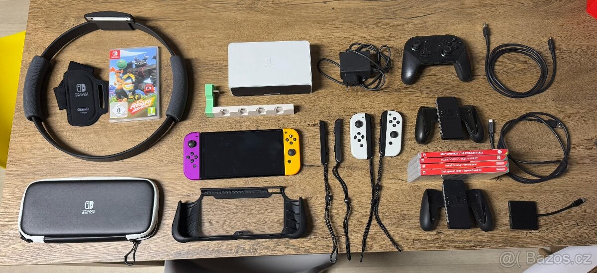 Nintendo Switch OLED s příslušenstvím