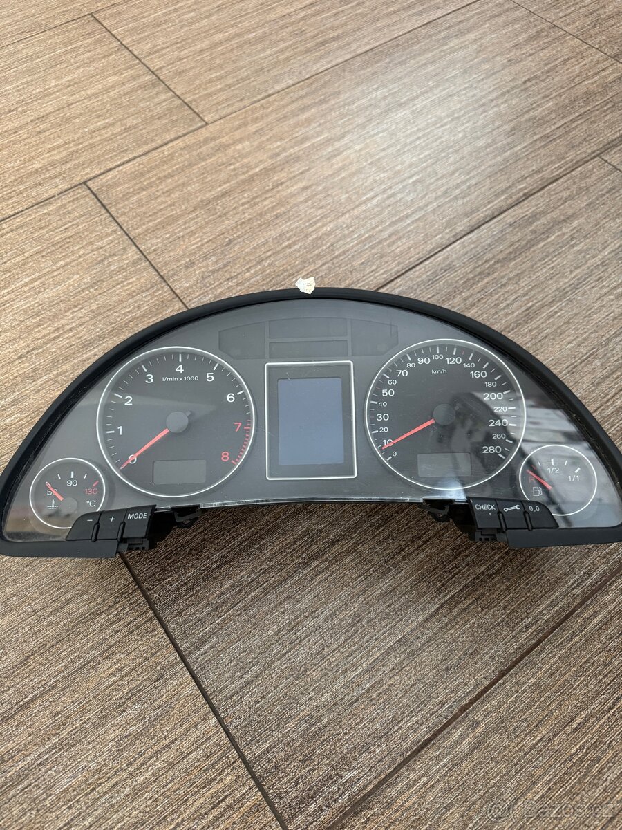 Budíky A4 B7 2.0 tfsi