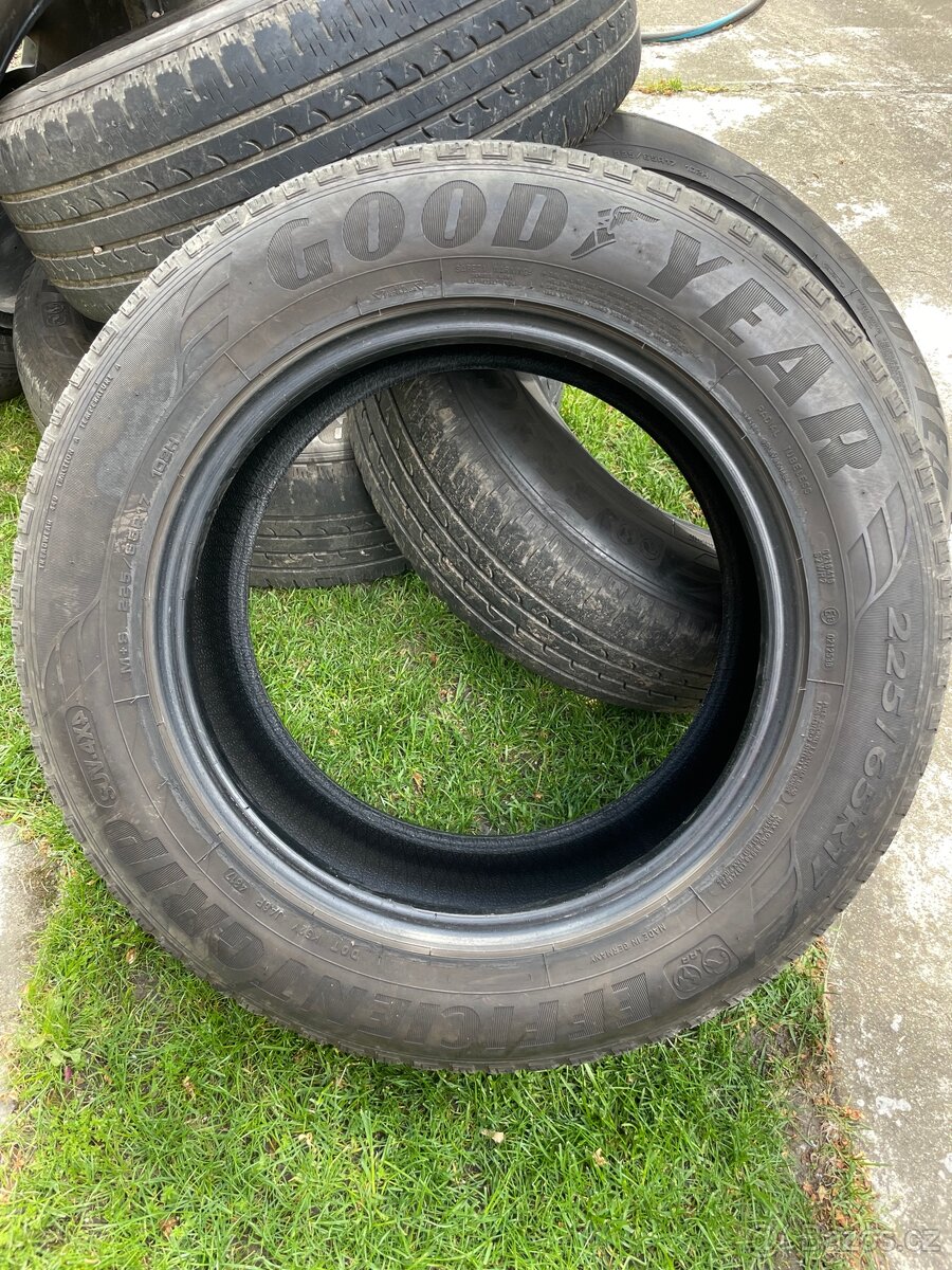 Goodyear EfficientGrip 225/65 R17