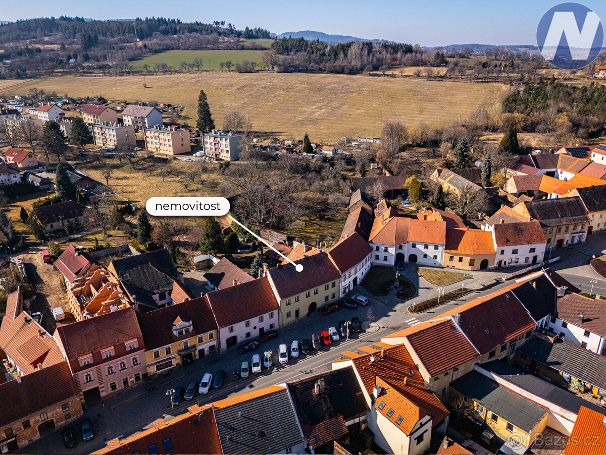 Prodej vícegeneračního domu na náměstí, Husinec