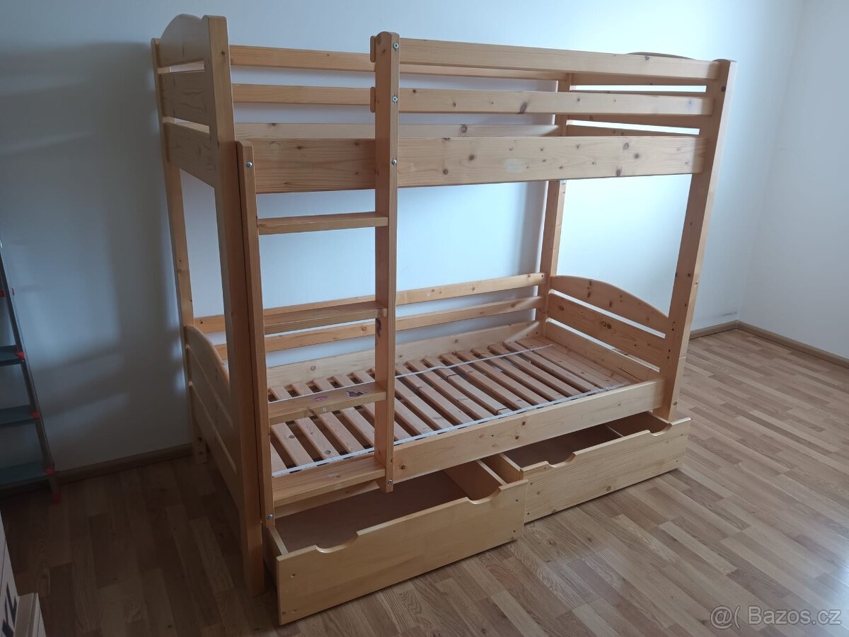 Dětská patrová postel PETRA z masivu smrk