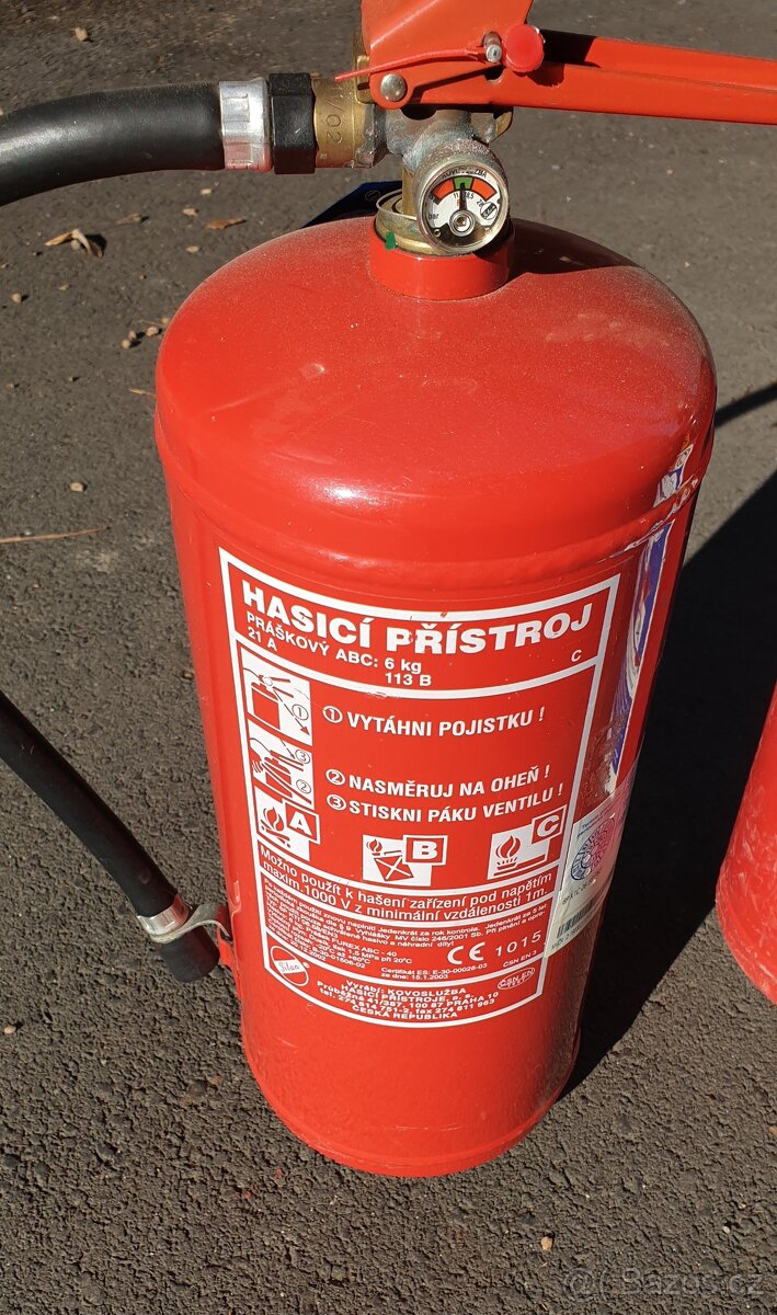 Hasící přístroj práškový 6kg - funkční