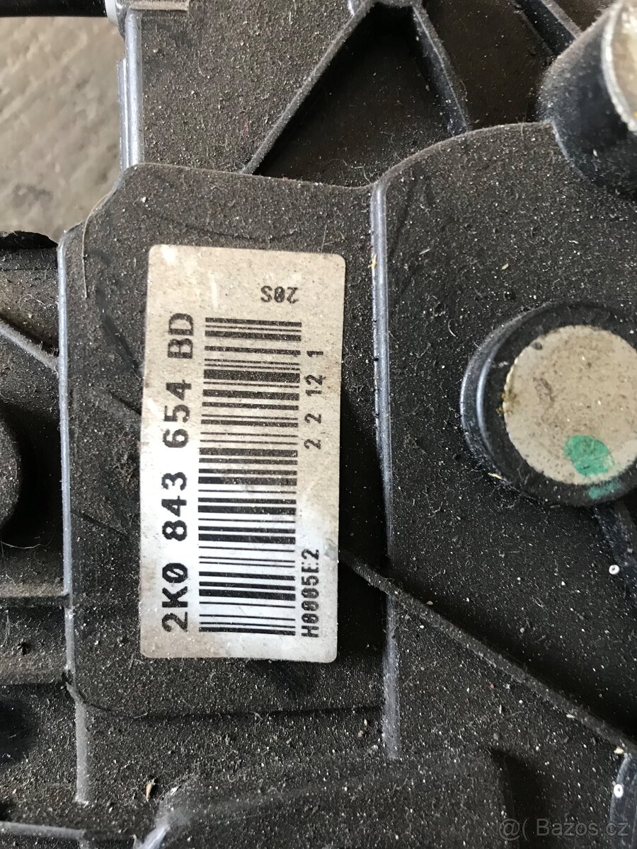 Zamek bočních dveři caddy 2K0843654BD