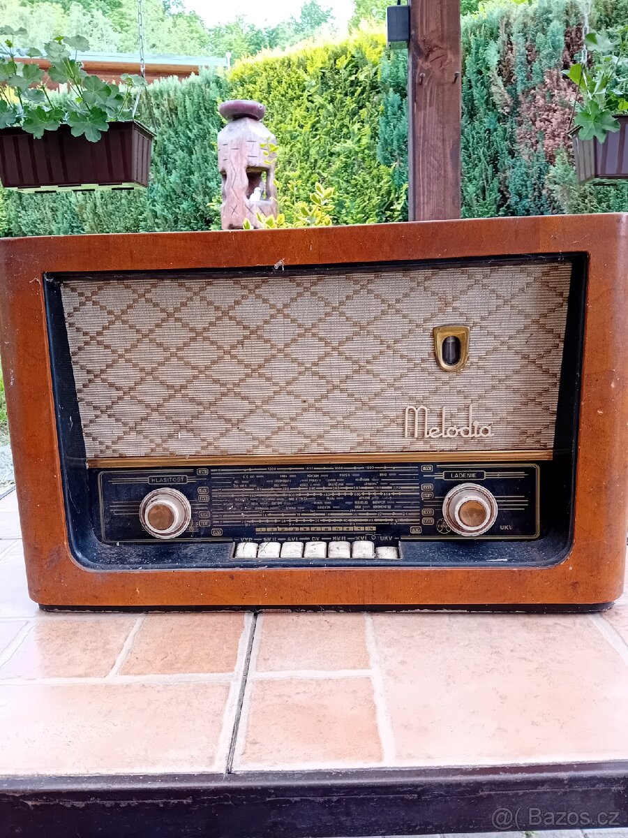 Rádio starožitné Melodia