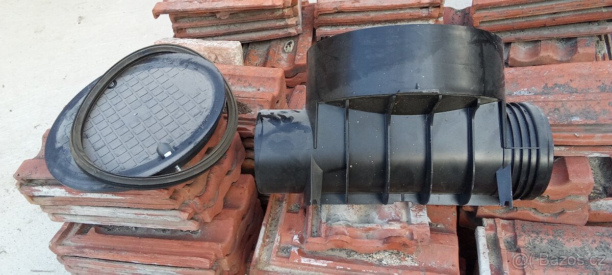 kanalizační šachta, poklop a 2m potrubí