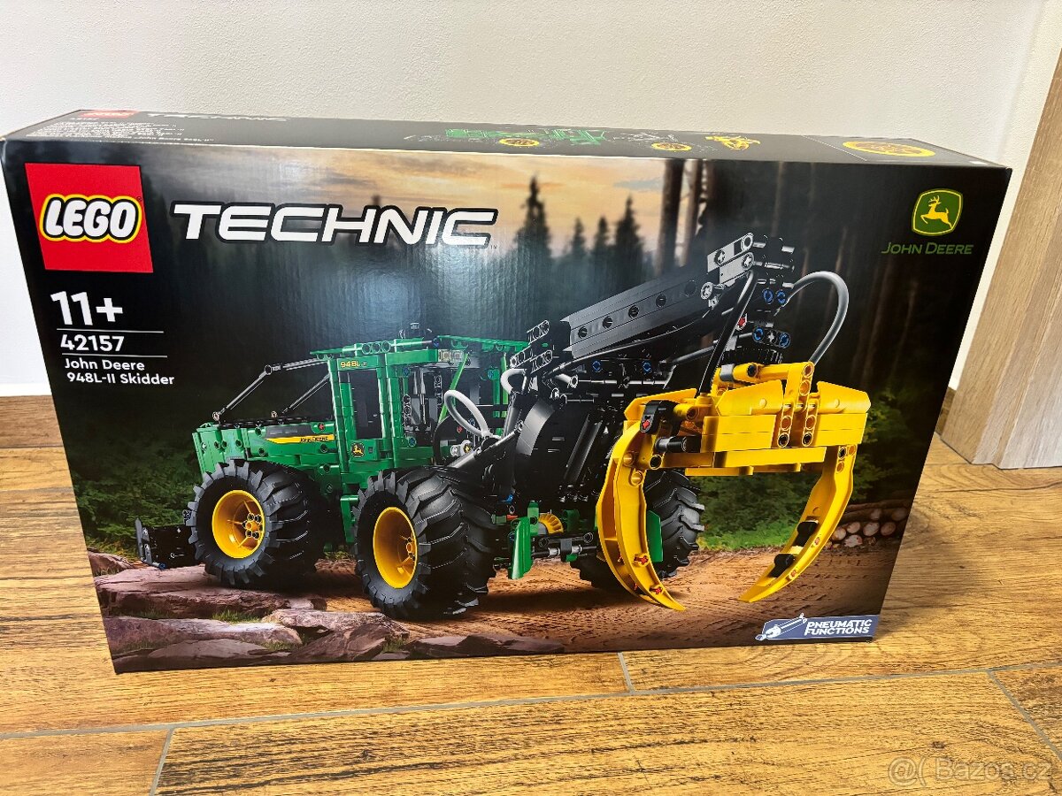 LEGO® Technic 42157 Lesní traktor John Deere 948L-II